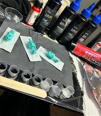 Dövmelerle ilgili sanat ve ticaretin kaynaşması